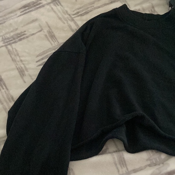 Black crop sweatshirt - Picture 2 of 4